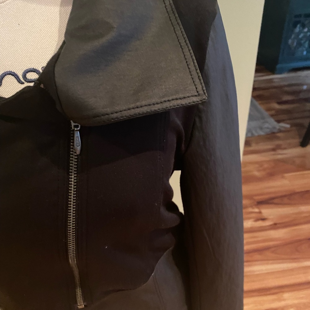 Black Jacket - Picture 5 of 10